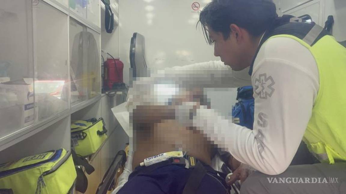 $!Hernán ¨N¨ fue atendido por paramédicos tras sufrir quemaduras en el cuerpo.