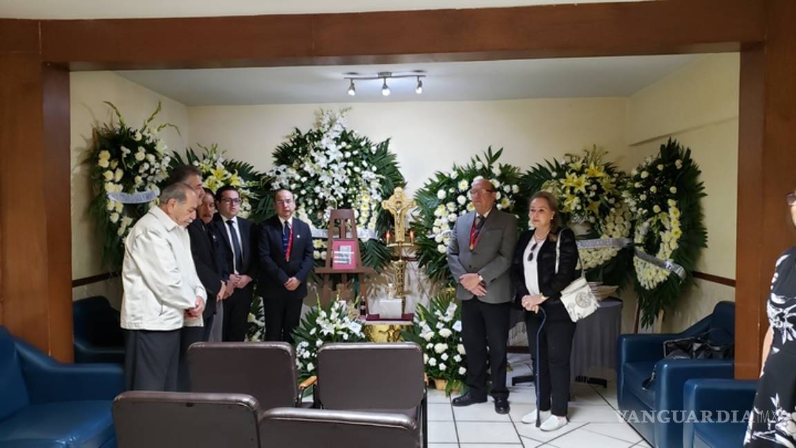 $!Montan guardia de honor en funeral de Álvaro Canales, historiador coahuilense