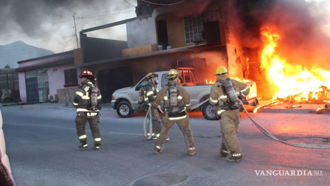 $!Dos canes que se encontraban al interior perdieron la vida.