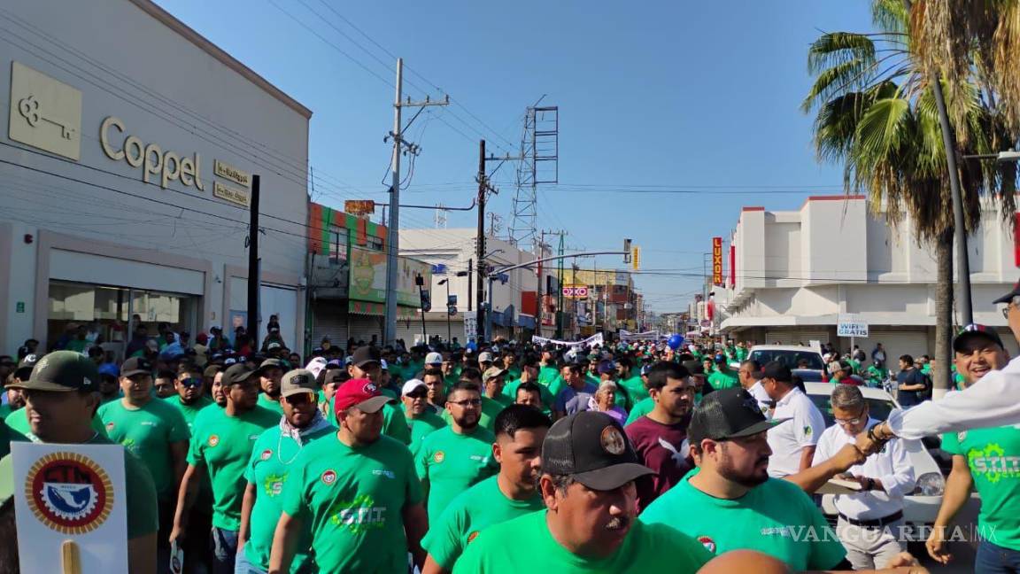 $!Trabajadores afiliados a la CTM se unieron a la marcha del Día del Trabajo por primera vez en 10 años.