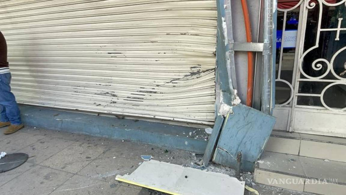 $!Por fortuna no hubo personas lesionadas, solo daños materiales y un cesto de basura que fue derribado.