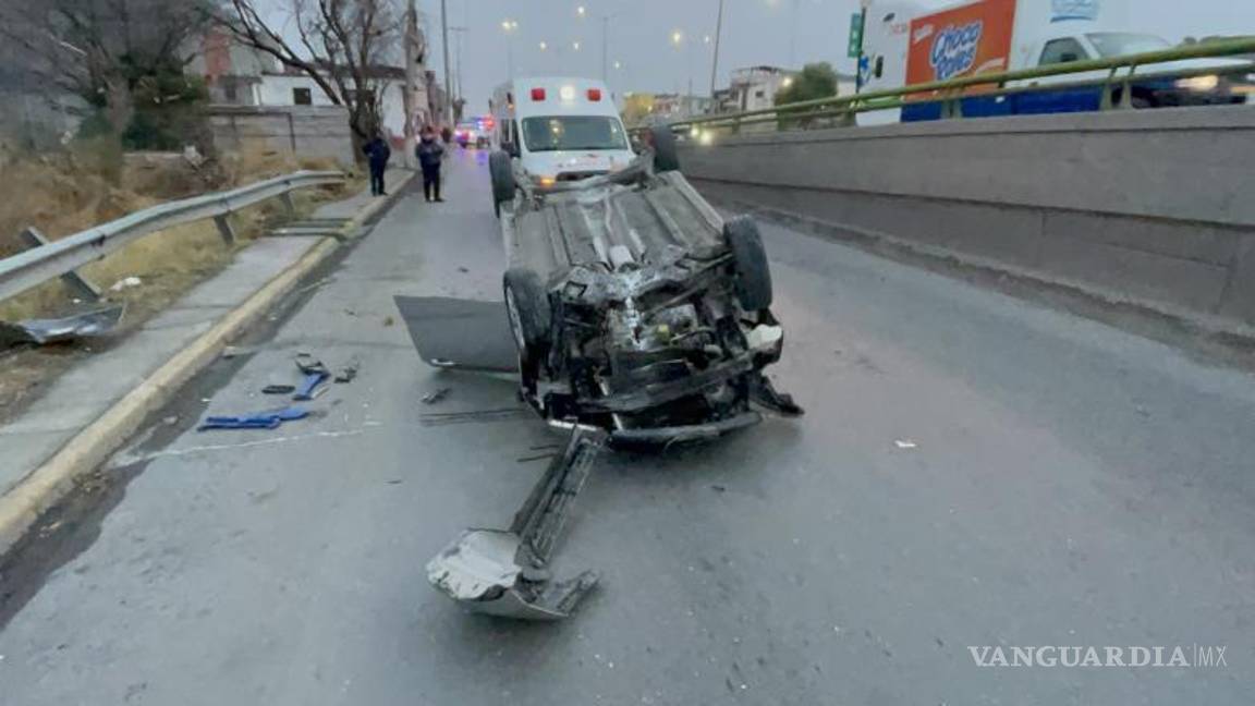 $!El auto se derrapó por más de 30 metros .