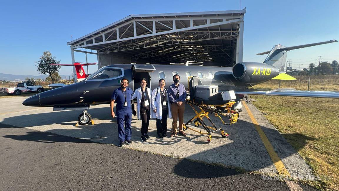 $!Especialistas del IMSS provenientes de Cuernavaca acudieron al HGZ No. 2 para llevar a cabo la intervención.