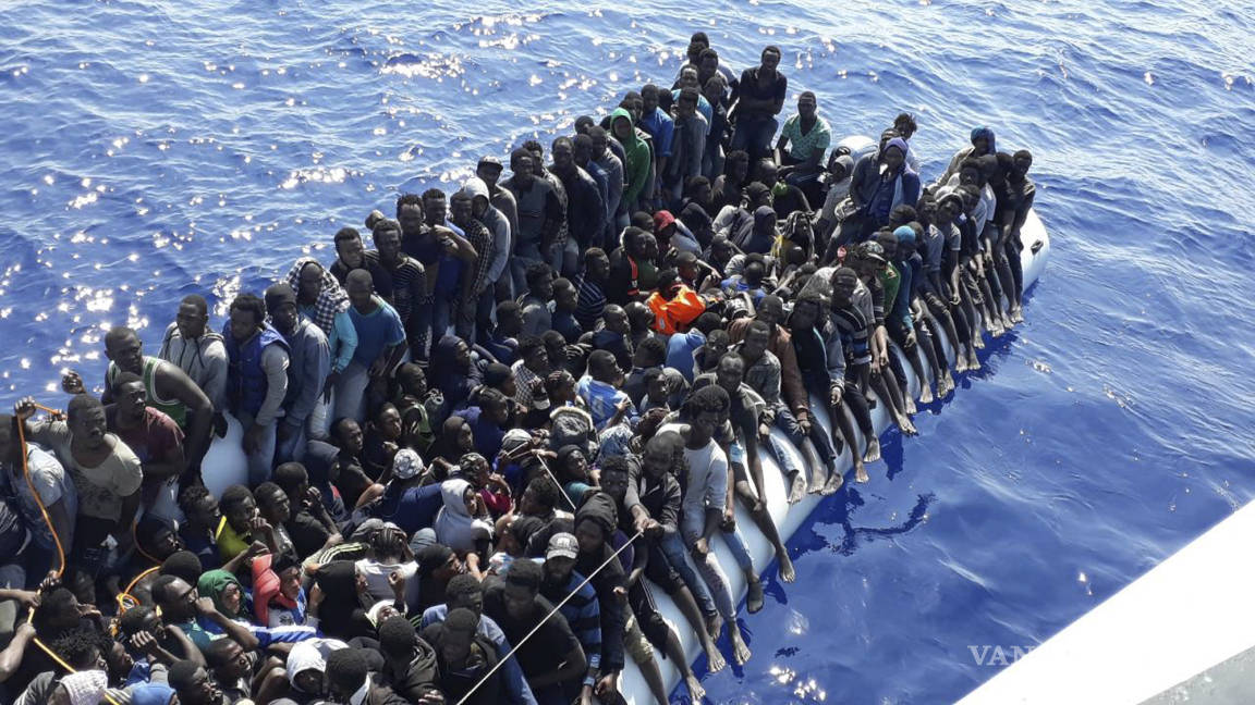 Guardia Costera de Libia intercepta a 143 personas que buscaban llegar a Italia