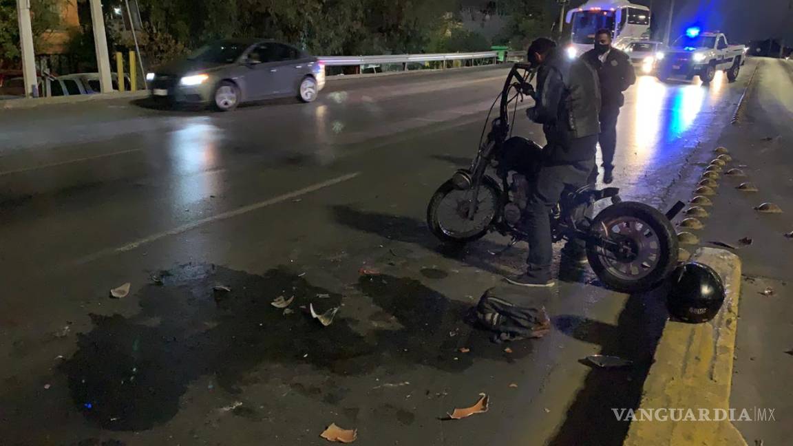 Chocan dos motociclistas; presunto responsable huye