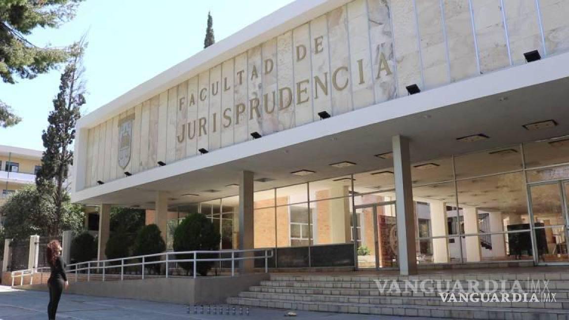 $!La Facultad de Jurisprudencia informó que el docente ya no forma parte de su claustro.