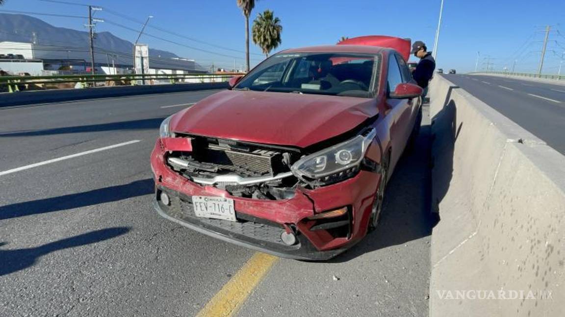 $!El accidente se originó por un cambio de carril que provocó que los vehículos se detuvieran.