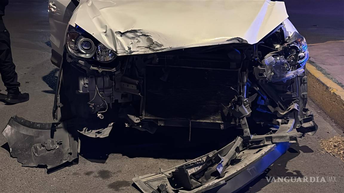 $!Pese a lo aparatoso del impacto, no se reportaron personas lesionadas.