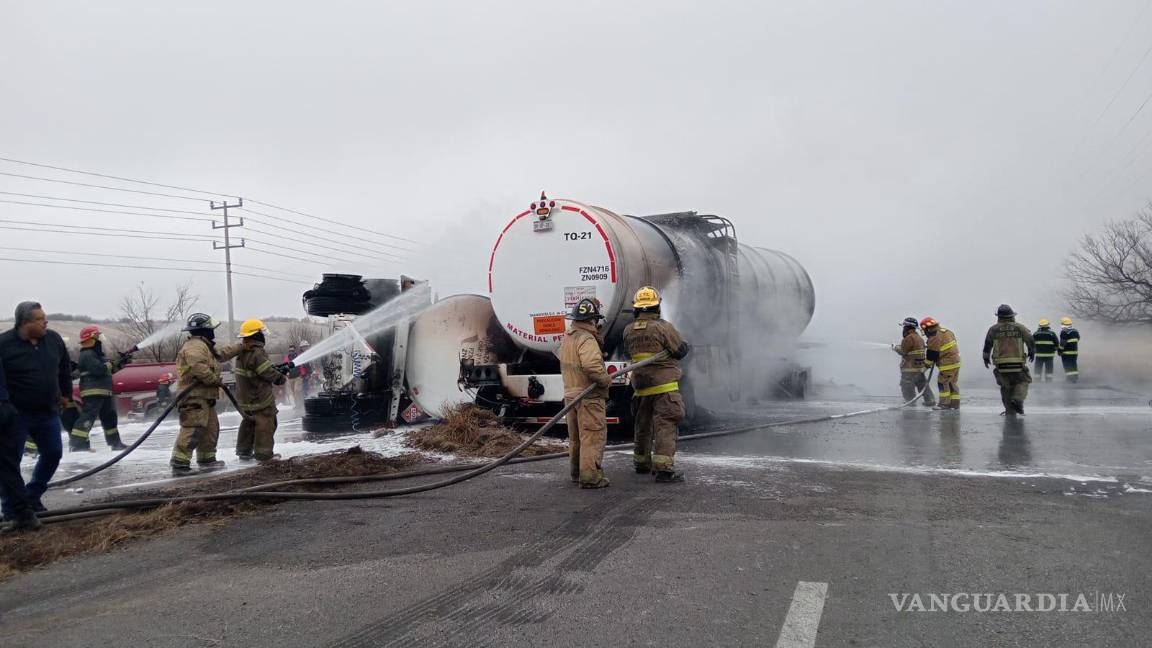 $!Autoridades de Protección Civil y bomberos trabajaron en el lugar para controlar el incidente y determinar las causas de la explosión.