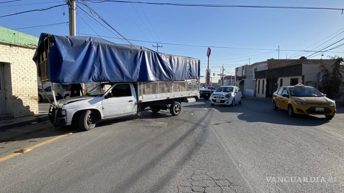 Saltillo: joven conductor provoca choque al conducir un camión de carga en la Fragua