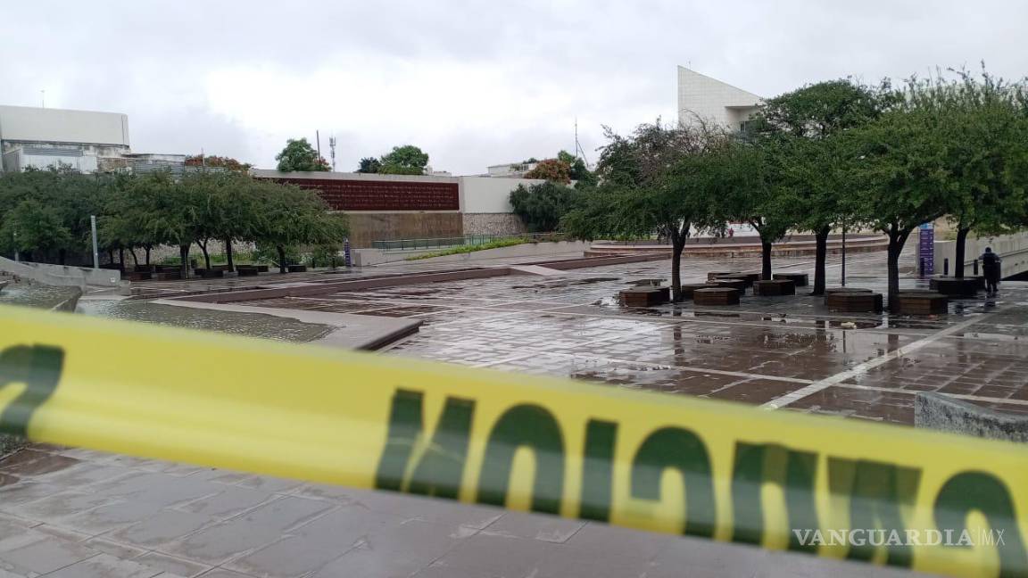 Dejan cráneo en explanada del Museo de Historia Mexicana, en Nuevo León