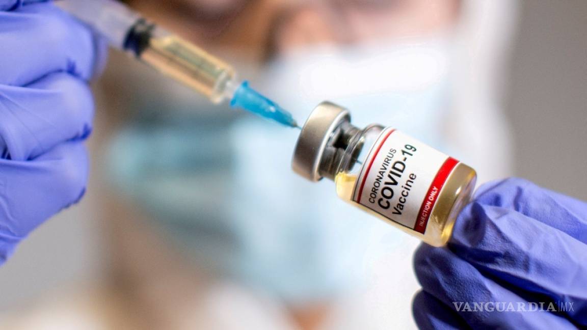 Funcionarios aplicaron vacunas a amigos; se venden en el mercado negro en 100 mil pesos