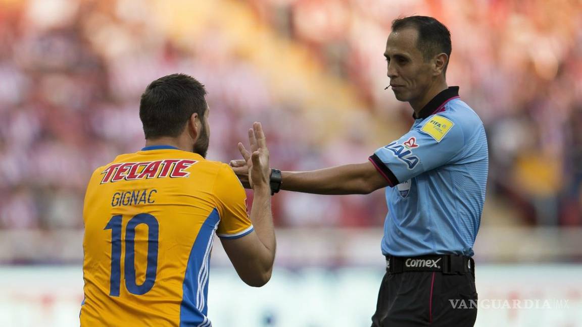 Luis Enrique Santander fue amenazado de muerte por no pitar el penal contra Chivas en la final