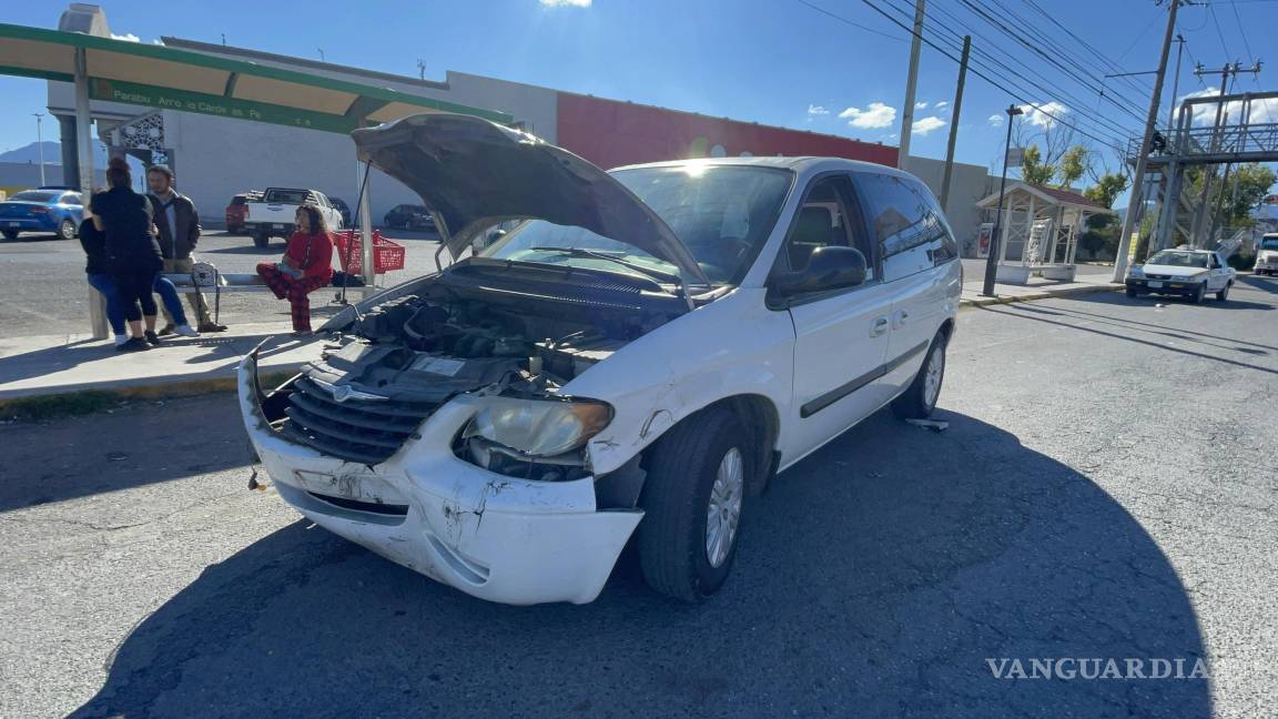 Chocan y ambos alegan tener luz en verde al sur de Saltillo