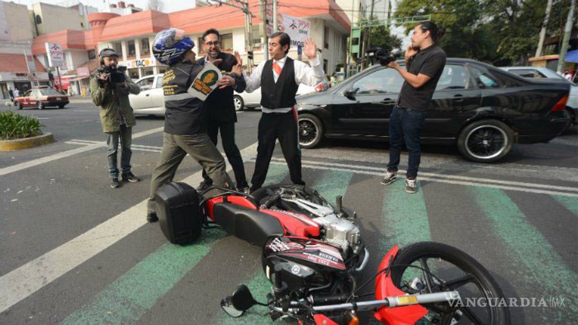 $!Arturo Hernández alza la voz en Saltillo