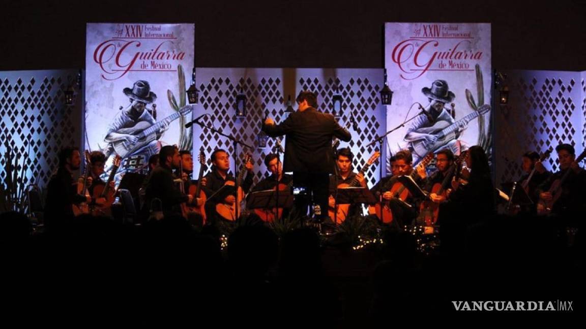 $!En 2019, dirigida por Arody García también, se presentó la Orquesta de Guitarras de la ESMUAC.