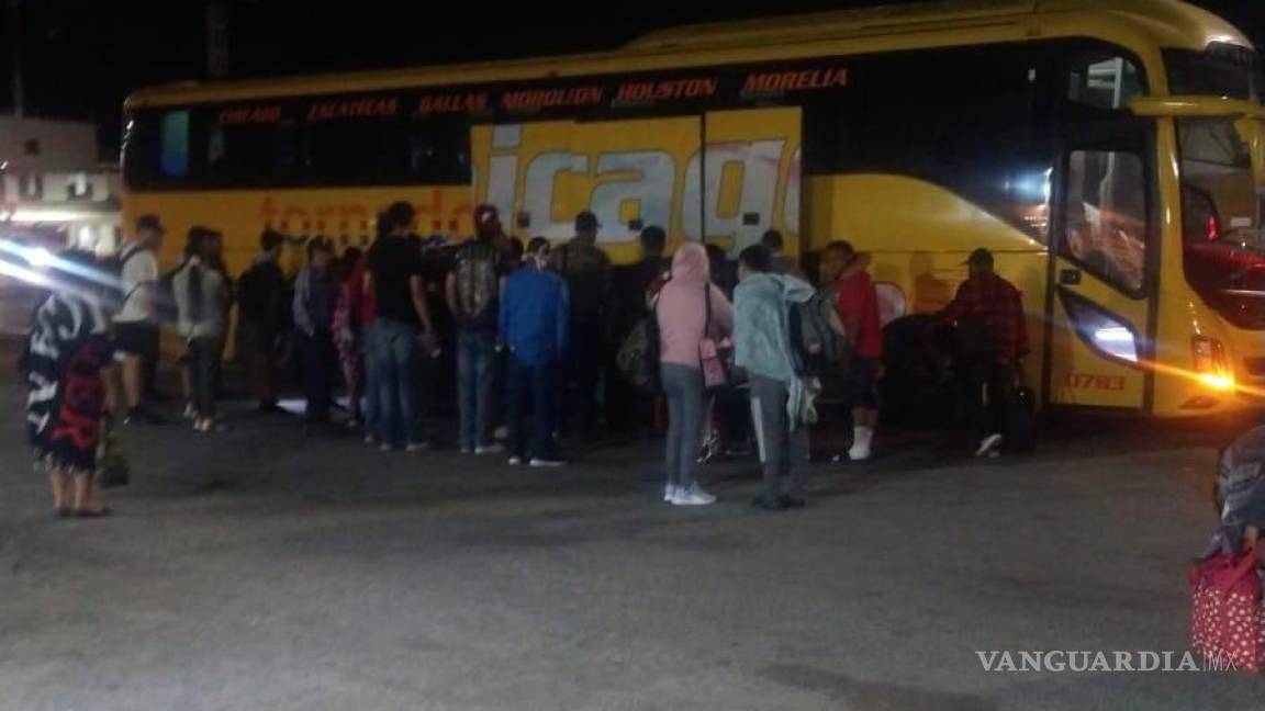 $!El conductor pidió auxilio a las autoridades para atender la situación.