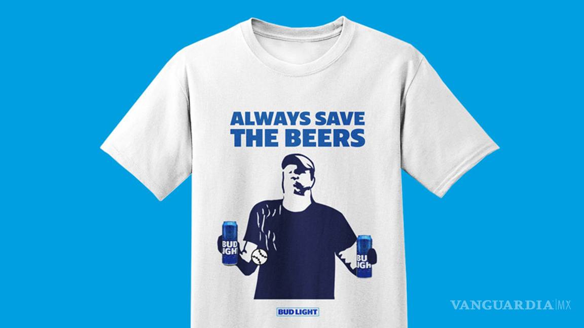 $!Fanático prefiere pelotazo a tirar sus latas en Serie Mundial...le darán cerveza de por vida