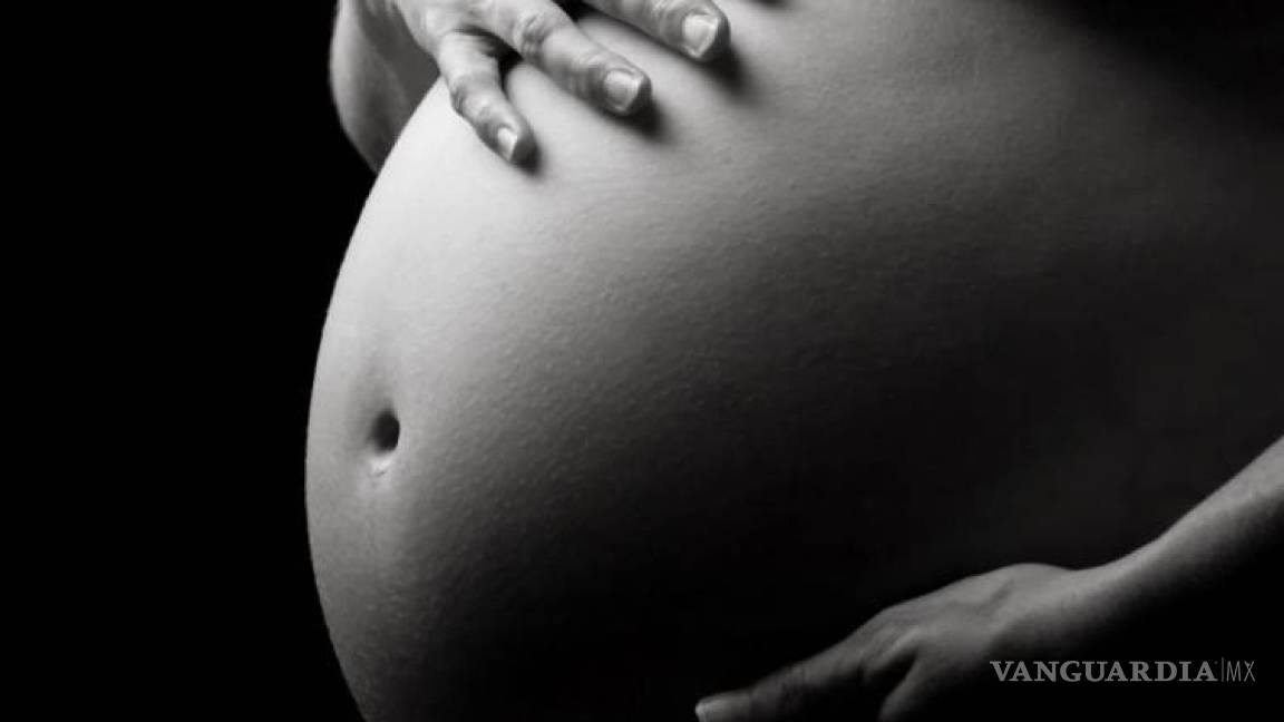 Lesionan a embarazada en percance vial
