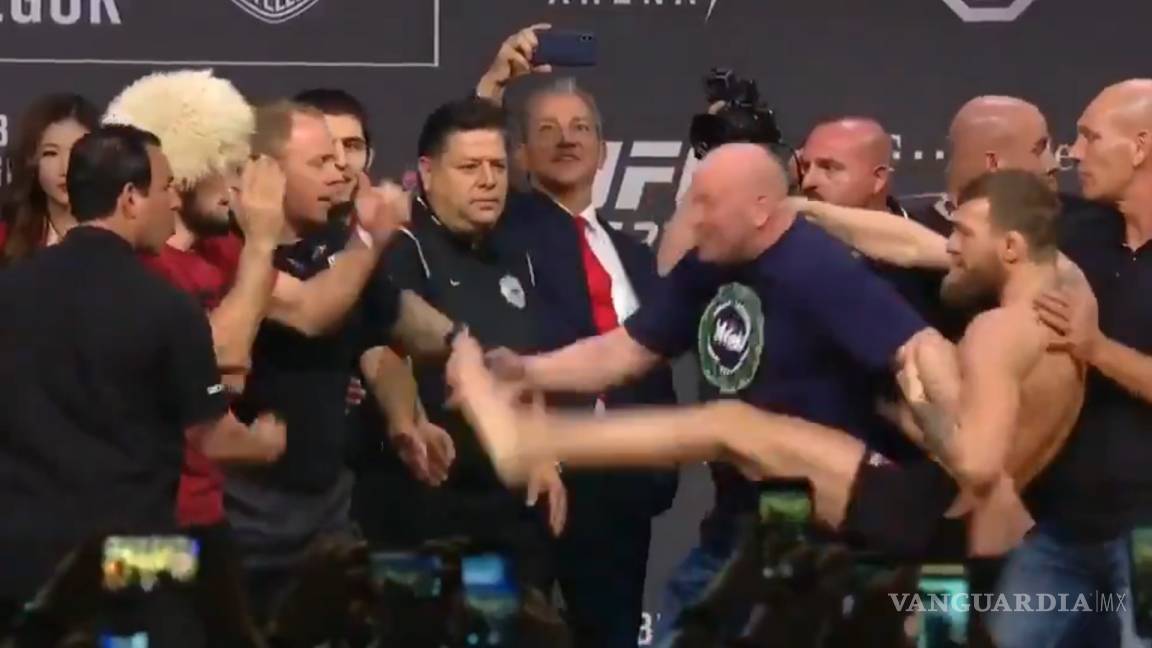 La patada de McGregor en la ceremonia de pesaje del UFC 229