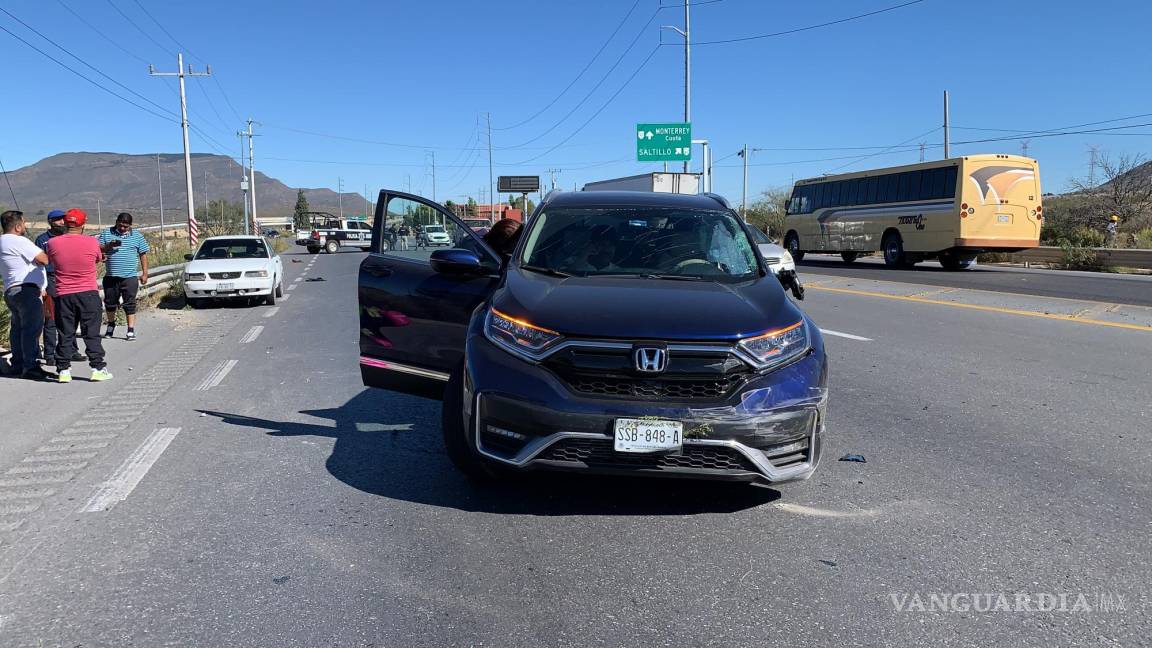 Camioneta causa choque con un tráiler y un Tsuru por carretera Zacatecas