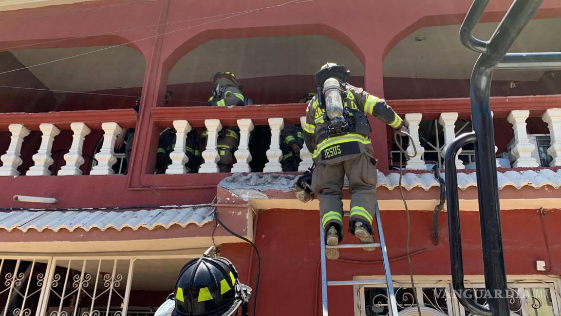 Cortocircuito en clima sería causa de incendio en domicilio de Saltillo