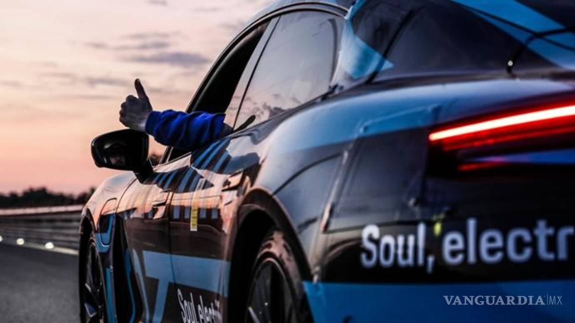 $!Alerta Tesla, el Porsche Taycan recorrió 3,424 km en 24 horas