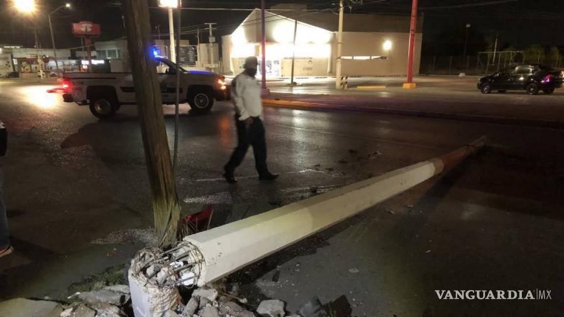 $!La persecución tras el atropello terminó con el choque de un poste.