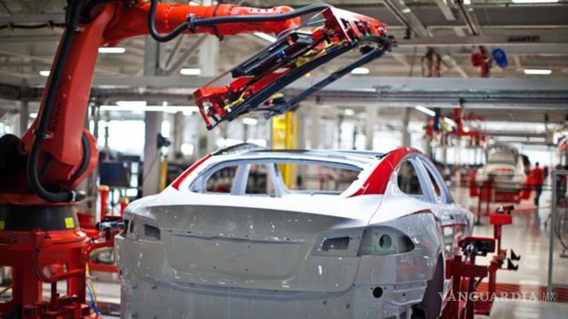 Tesla suspende temporalmente su producción por problemas de suministro