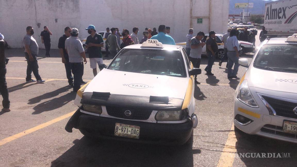 Taxistas arman persecución y detienen a presunto asaltante en Saltillo