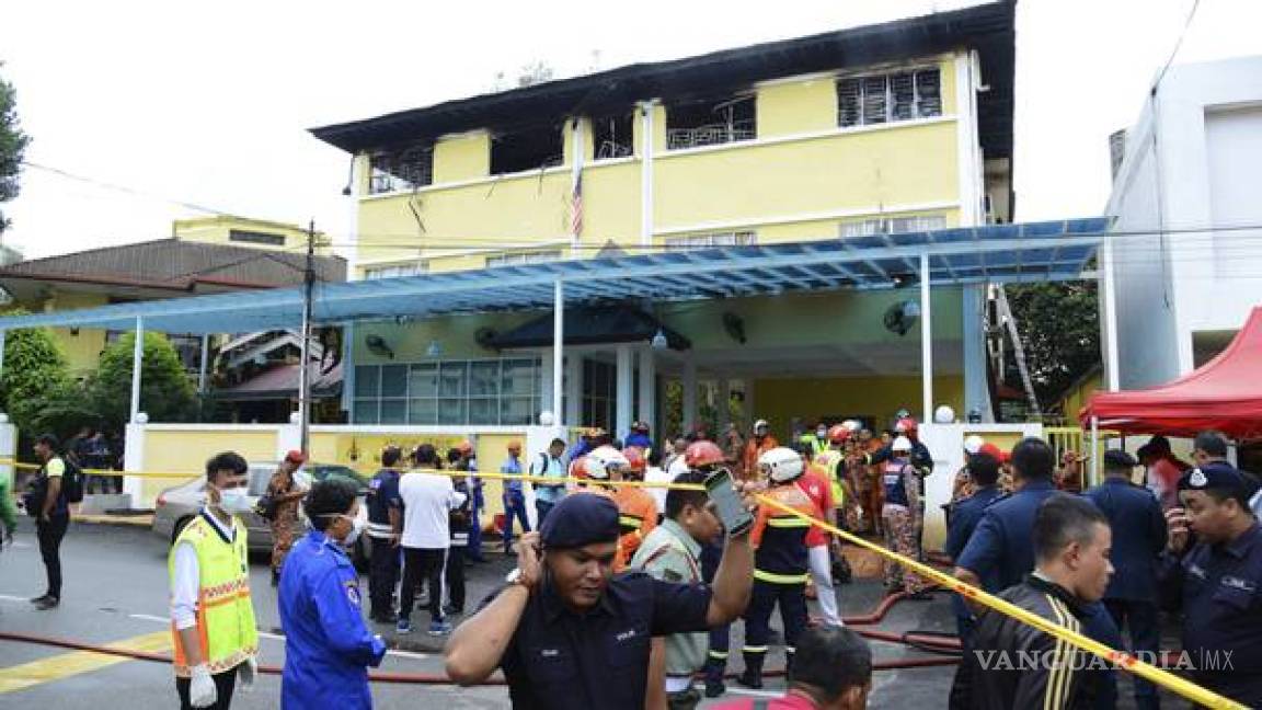 Mueren en incendio 23 estudiantes y dos profesores en escuela de Malasia