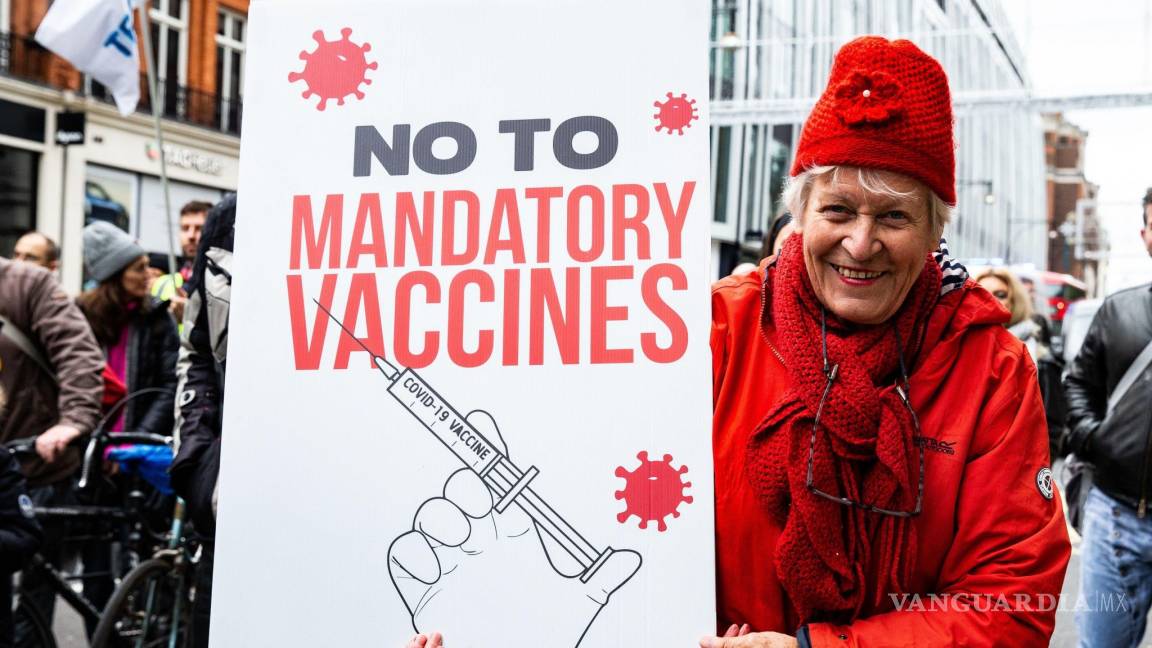 Las razones por las que la gente rechaza las vacunas contra el COVID-19