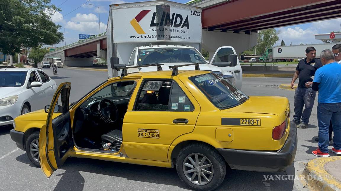 Accidente vial en Lomas de Lourdes, en Saltillo, deja daños materiales