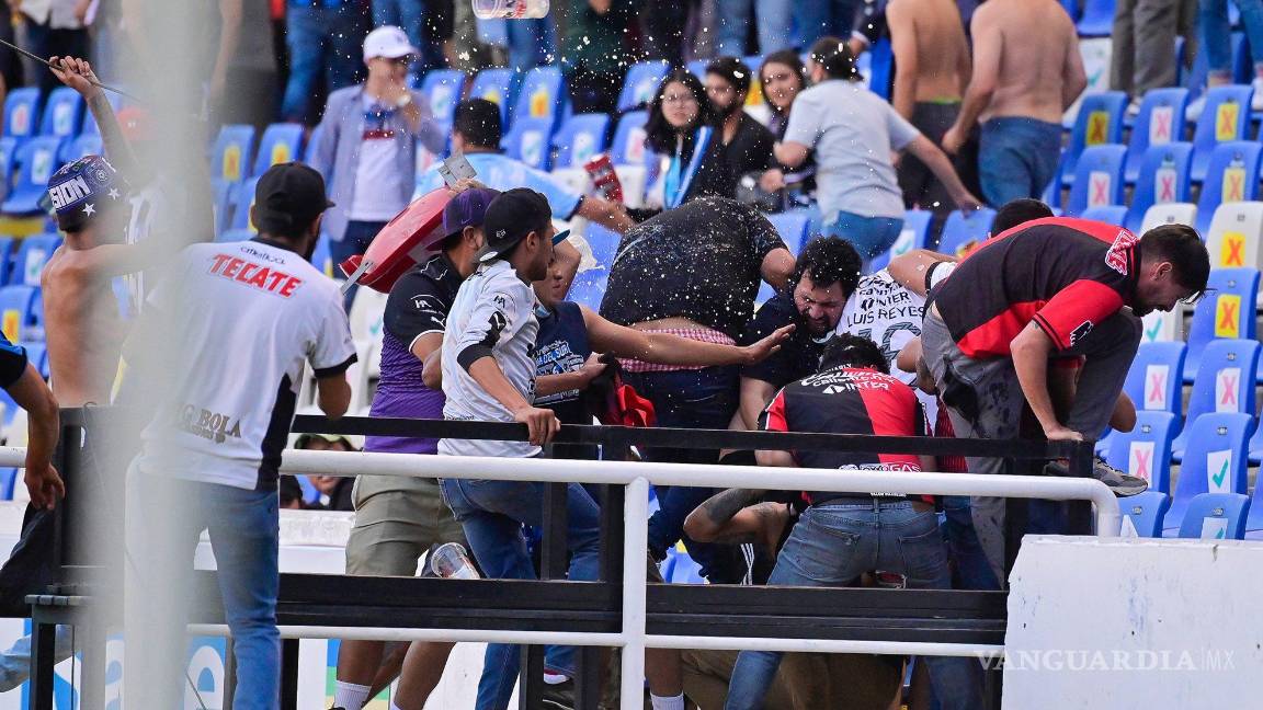 $!México es visto como “zona de barbarie” tras riña en estadio de Querétaro