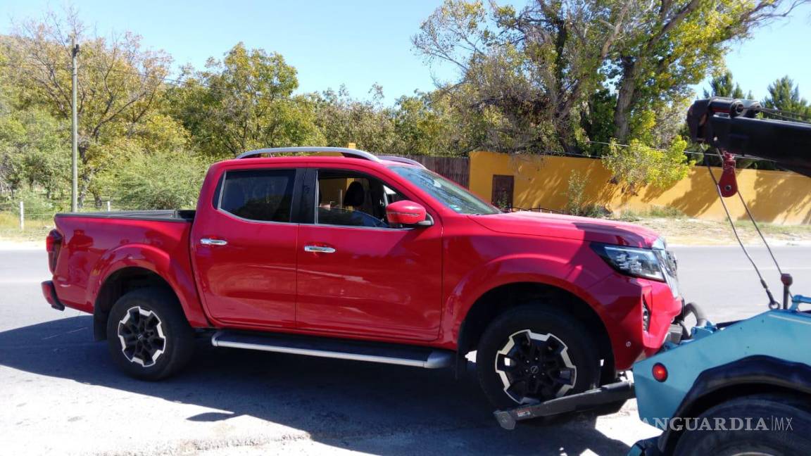 Camioneta robada en Monterrey es recuperada en retén de Parras por policía de Coahuila