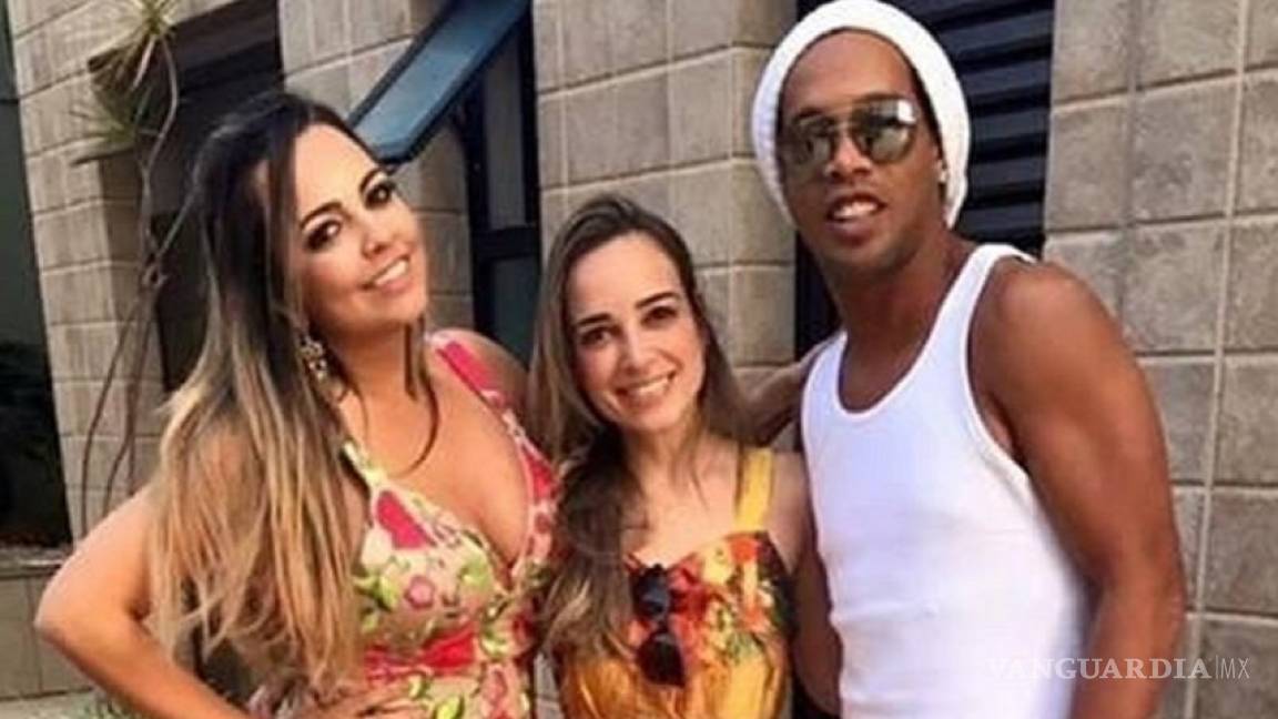Ronaldinho se casa...¡con dos mujeres al mismo tiempo!