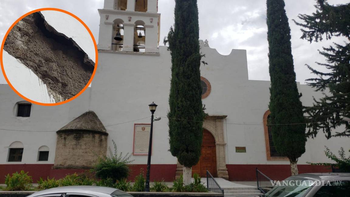 Intensas lluvias provocan que en antigua parroquia en Parras se desmorone la fachada