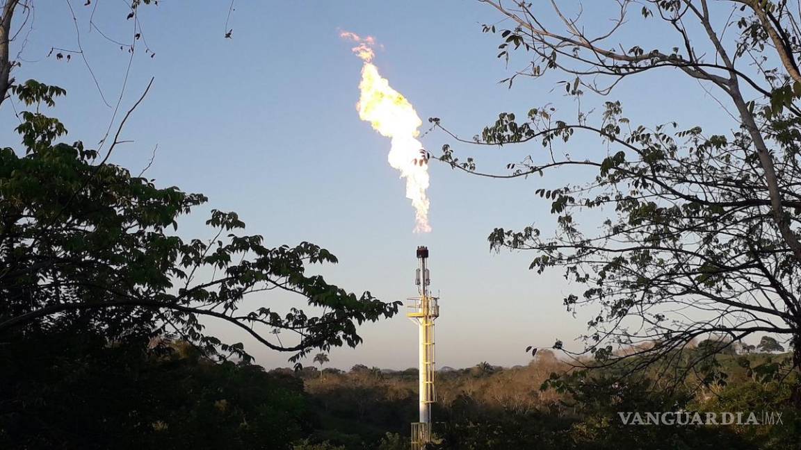 Sener intentó frenar reglas de quema de gas para ‘proteger’ a Pemex