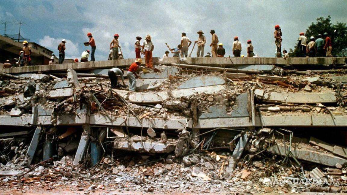 $!El 19 de septiembre de 1985, un minuto y medio bastó para que los capitalinos descubrieran los daños provocados por el terremoto.