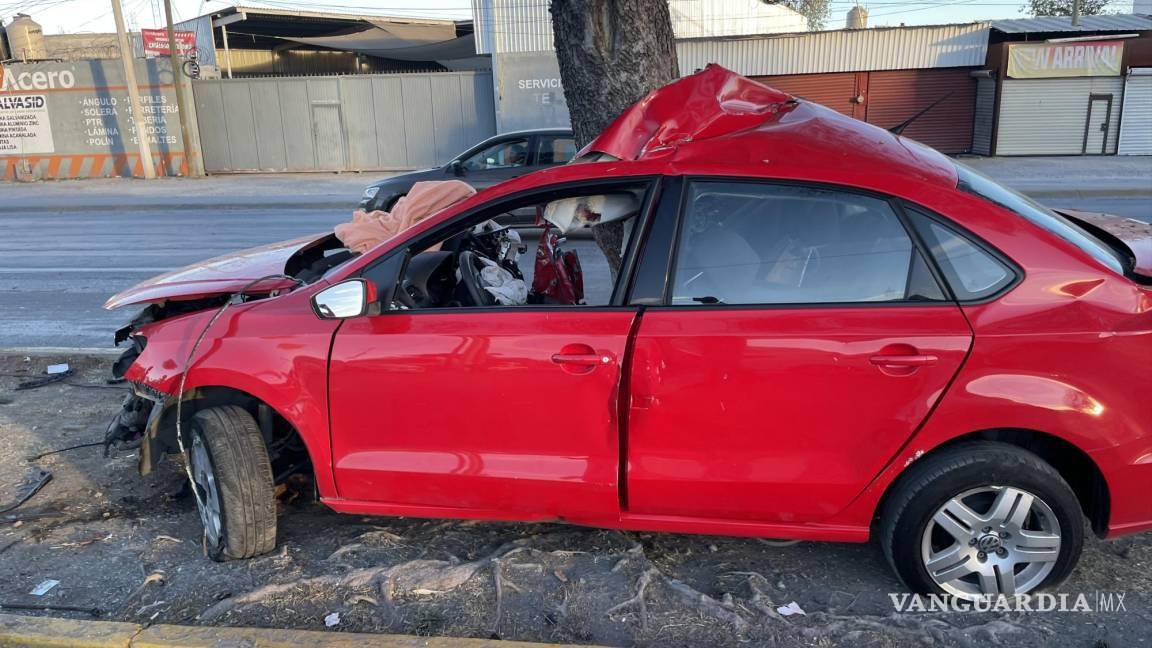 $!La conductora fue auxiliada por personal de Bomberos.