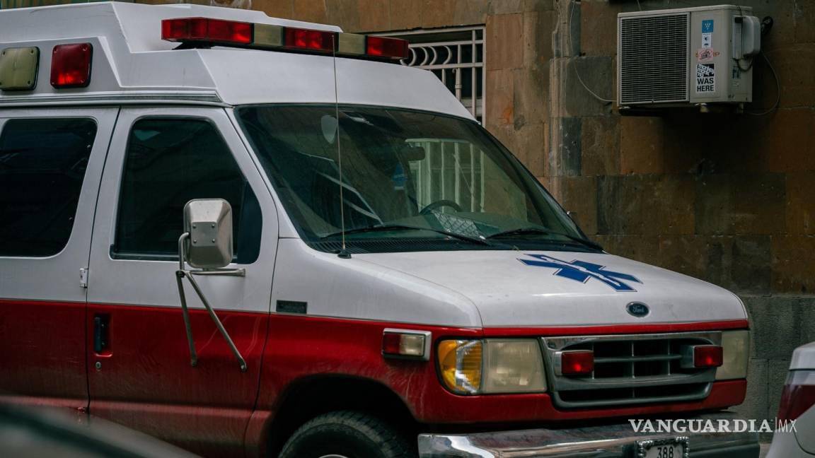 $!La ambulancia fue impactada por un vehículo Mazda.