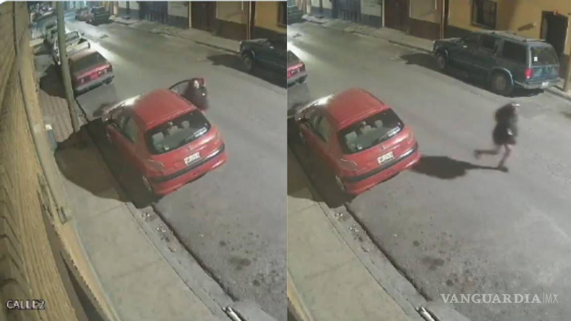 Captan nuevamente un robo en Zona Centro de Saltillo: pareja atraca un auto en plena vialidad (video)