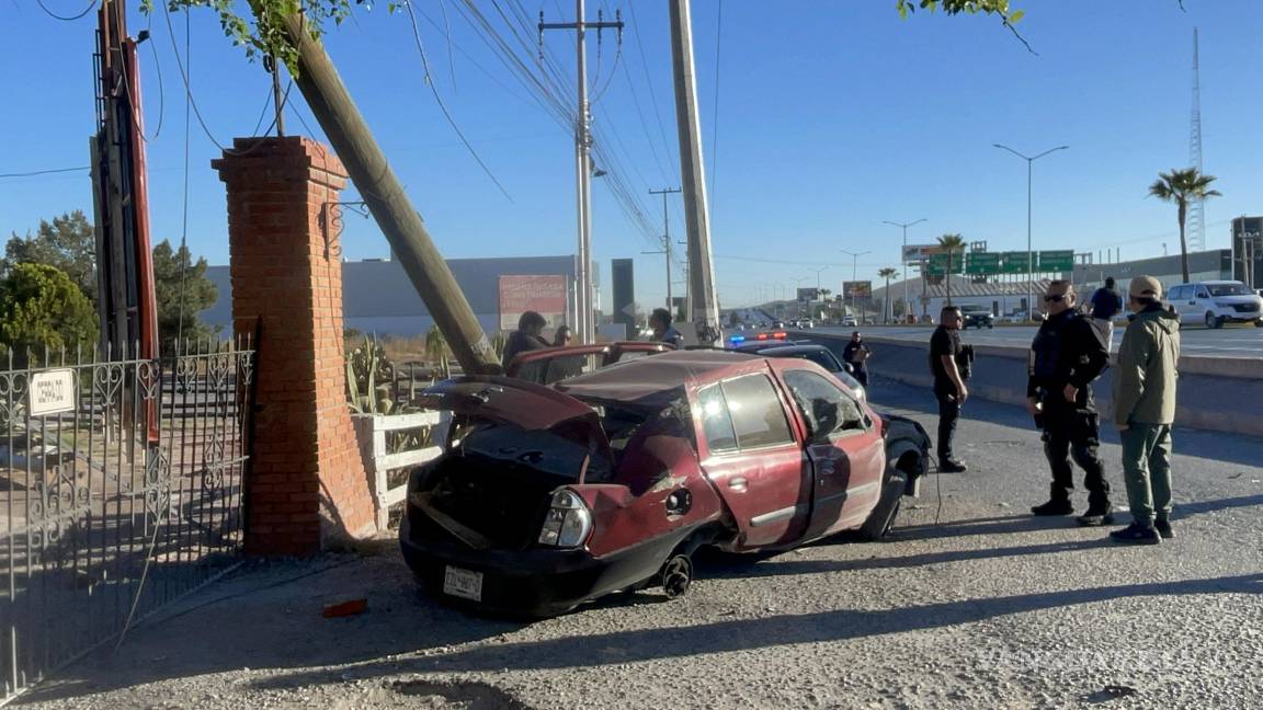 Saltillo: pierde el control y vuelca tras presunto ‘cerrón’ en V. Carranza