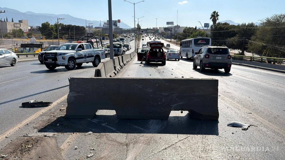Choque por alcance origina caos vial, en Saltillo