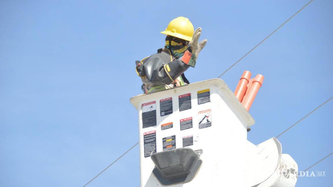 Detectan saltillenses más ‘diablitos’ colgados a la red de la CFE