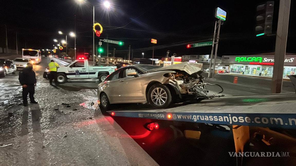 $!Elementos de Tránsito Municipal acordonaron la zona y turnaron el caso al Ministerio Público de Asuntos Viales para deslindar responsabilidades.