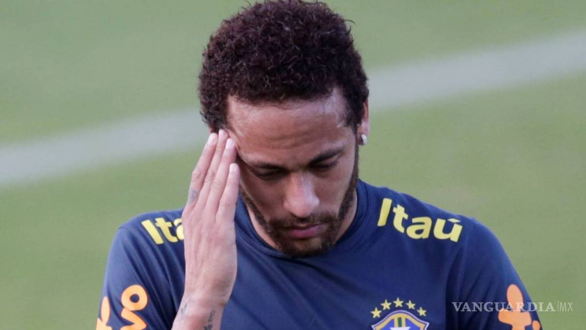 $!Tras exhibir a la presunta víctima de violación, celular de Neymar será decomisado y el brasileño fue llamado a declarar