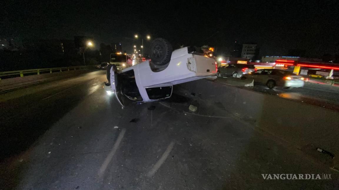 Volcadura en el V. Carranza de Saltillo provoca caos vial por más de cuatro horas