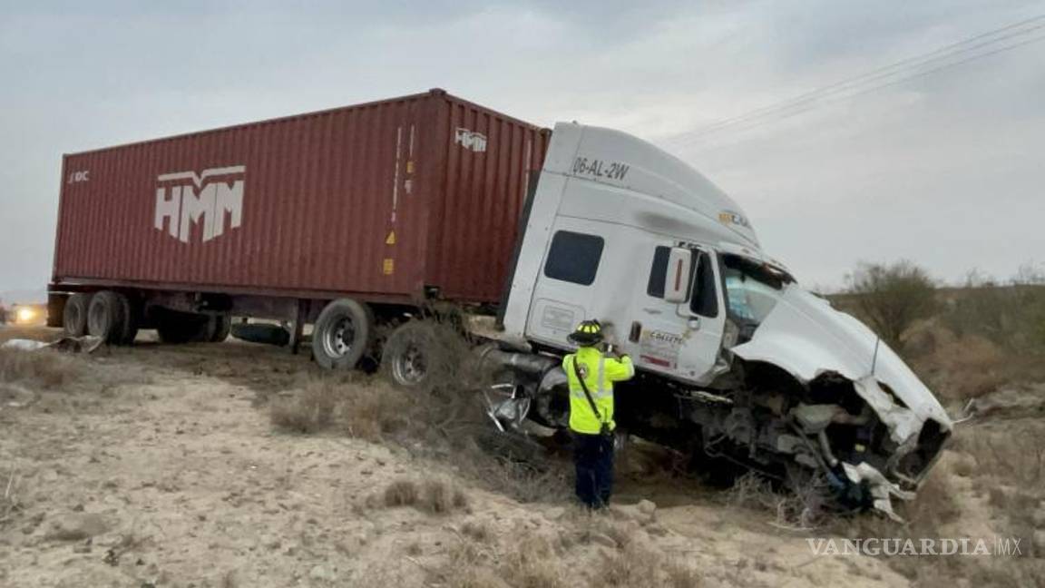 $!El tramo Ojo Caliente–Santa Cruz permaneció parcialmente cerrado durante las labores de auxilio y el levantamiento del cuerpo por parte de las autoridades.