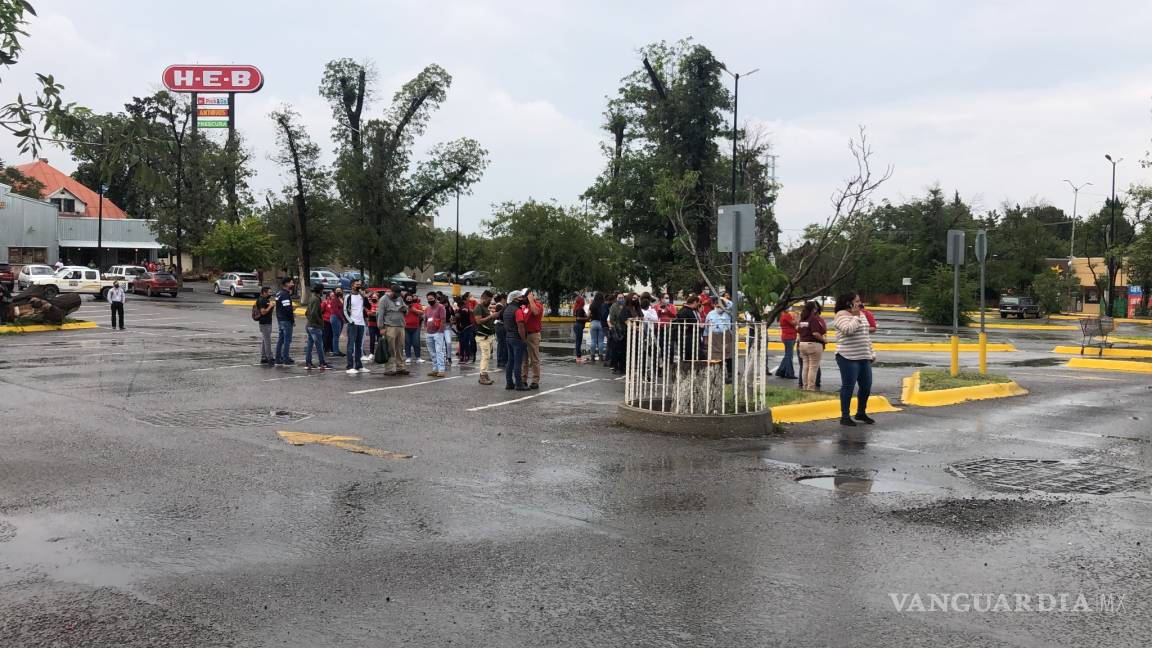 Evacuan plaza comercial al sur de Saltillo por fuga de gas